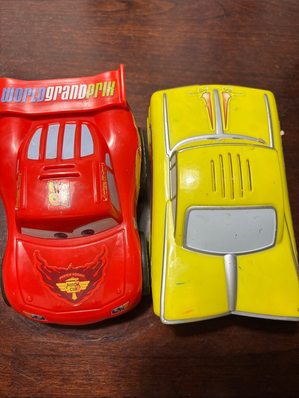 Lightning McQueen and and Ramona Shake and Go Cars